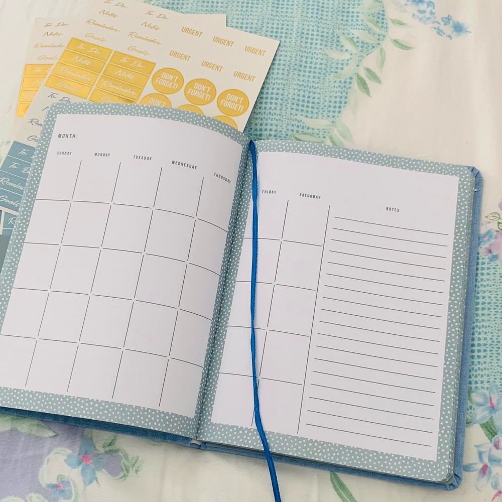 Undated Blue Fabric Planner - Picture 4 of 7